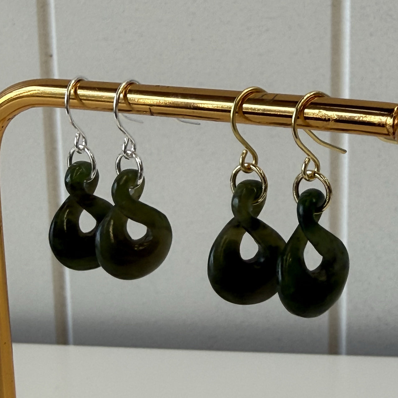 Single Twist Greenstone Earrings 18mm