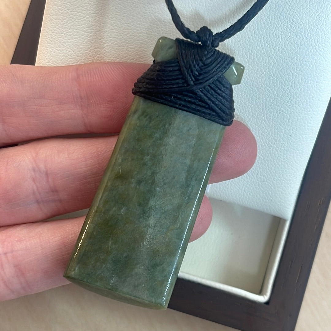 Te Wahi Pounamu Toki Pendant – Jade Kiwi